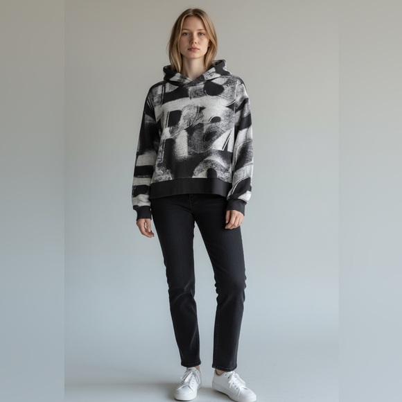 G-Star Sweaters - G-Star Women's‎ Black and Cream Graphic Sweater